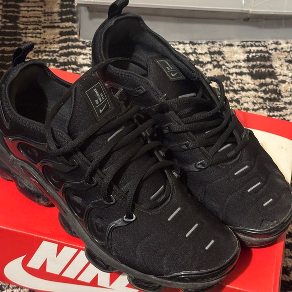 Nike Black Low-Top Mesh Running Sneakers